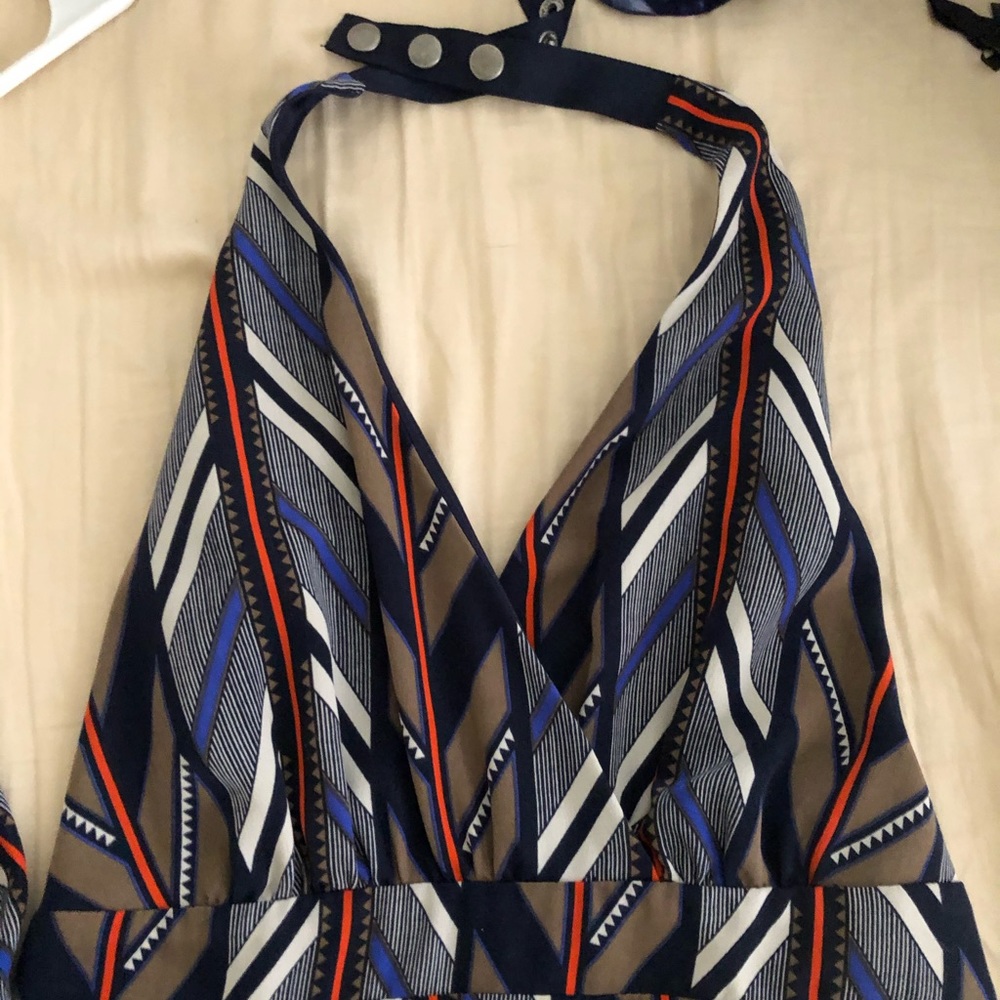 Backless dress! Adjustable neck straps!